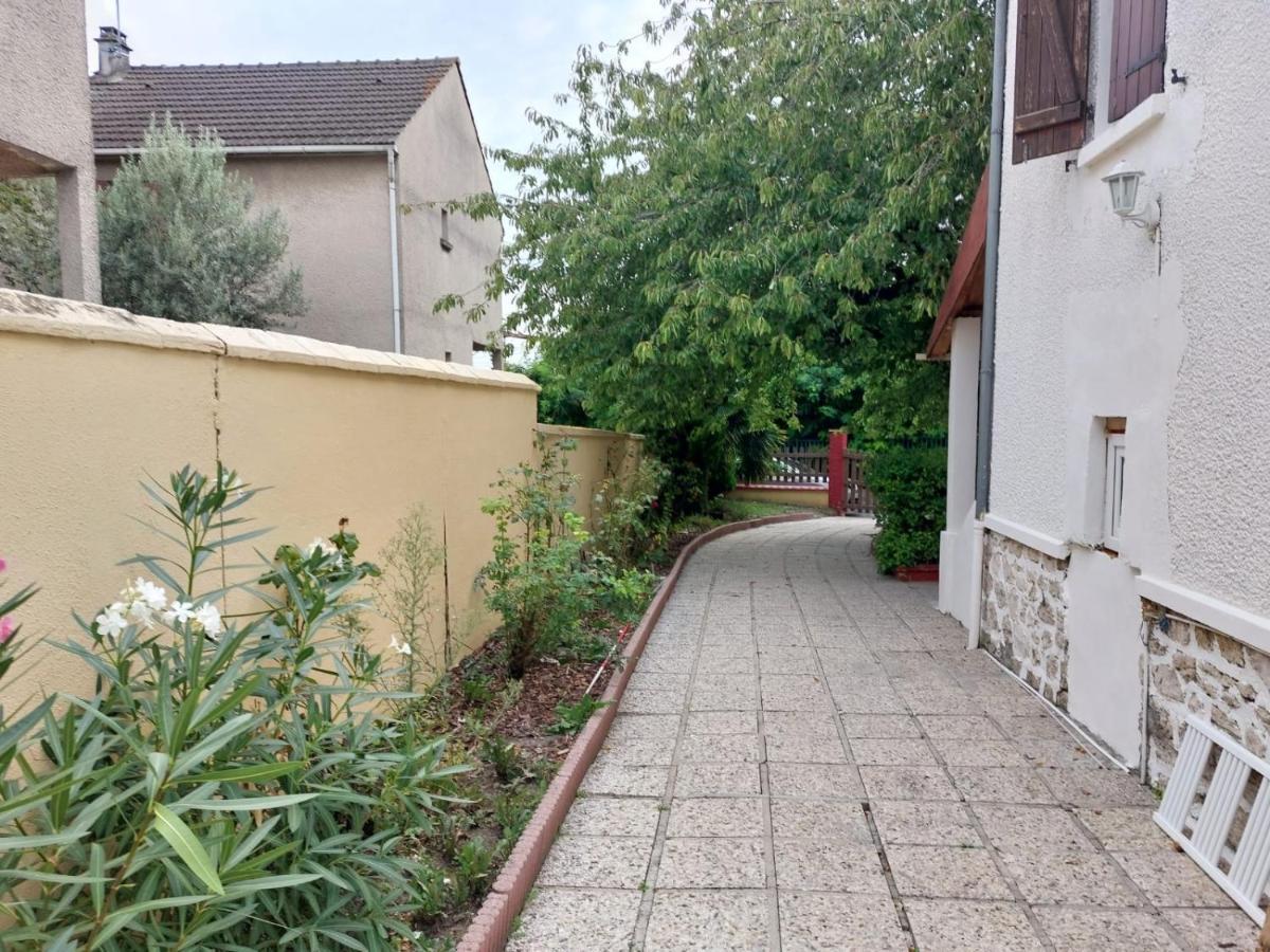 Happy Land Holliday Residential Hotel Épinay-sur-Seine Екстериор снимка