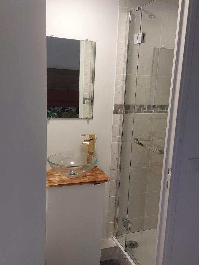 Happy Land Holliday Residential Hotel Épinay-sur-Seine Екстериор снимка