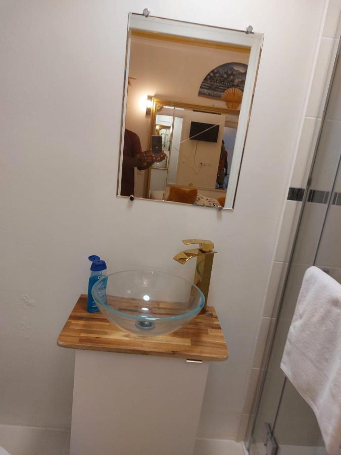 Happy Land Holliday Residential Hotel Épinay-sur-Seine Екстериор снимка