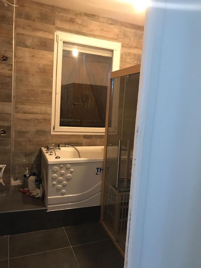 Happy Land Holliday Residential Hotel Épinay-sur-Seine Екстериор снимка